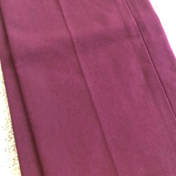 LOFT | Straight Leg Pleated Slacks in Merlot Red - Size 0 - Picture 4 of 6
